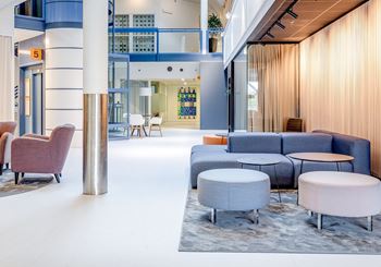 Hörnlokal med vindsvåningskänsla