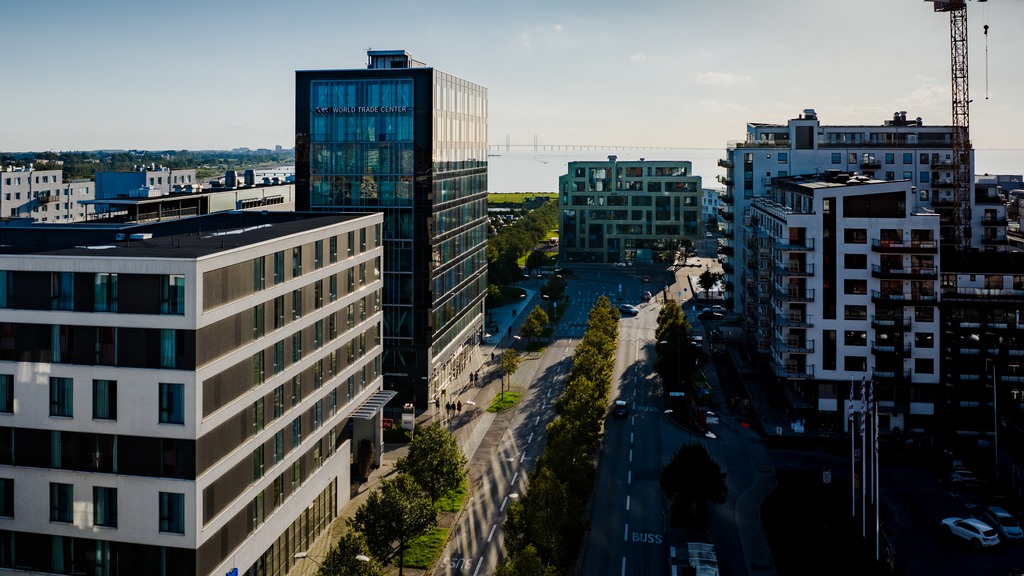 Kontorslokal med stora ytor och generöst ljusinsläpp