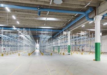 Stort lager med mindre kontor i södra Helsingborg