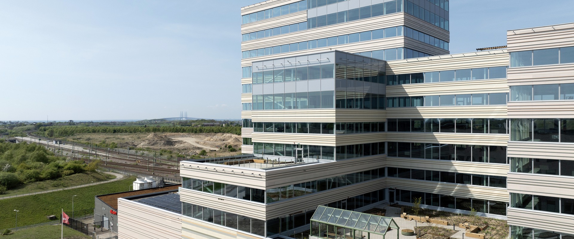 Visionsbild av exteriören och terassen på Vista i Hyllie. 