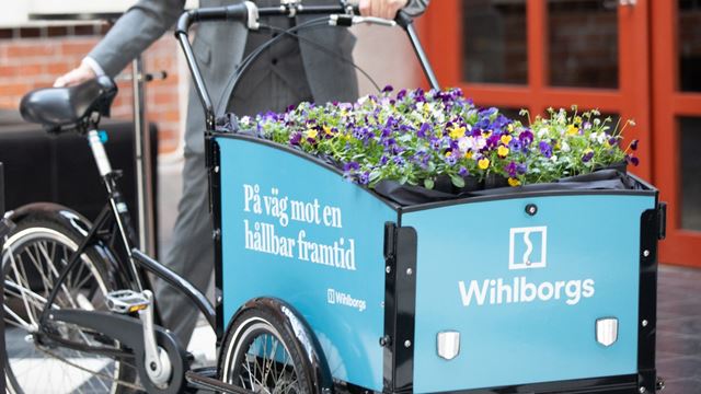 Wihlborgs Årsstämma 2023, en cykel med texten "mot en hållbarare framtid" 