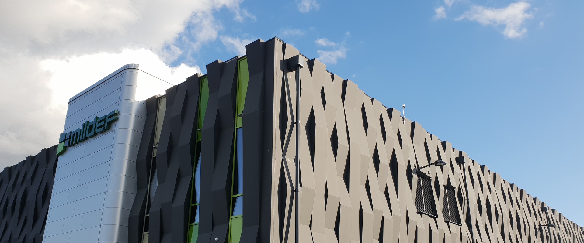 Försvarsbolaget MilDef Group AB har utökat sin verksamhet och byggt nya kontors- och produktionslokaler om en yta på 4 400 kvm på fastigheten Musköten 20 på Berga i Helsingborg.