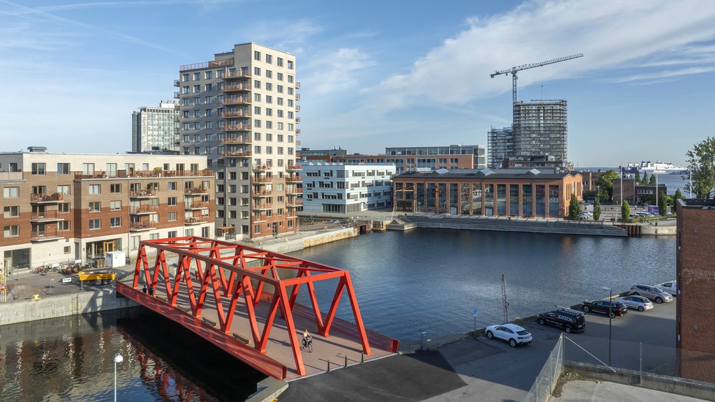 Dockan har kontor med havsnära läge 