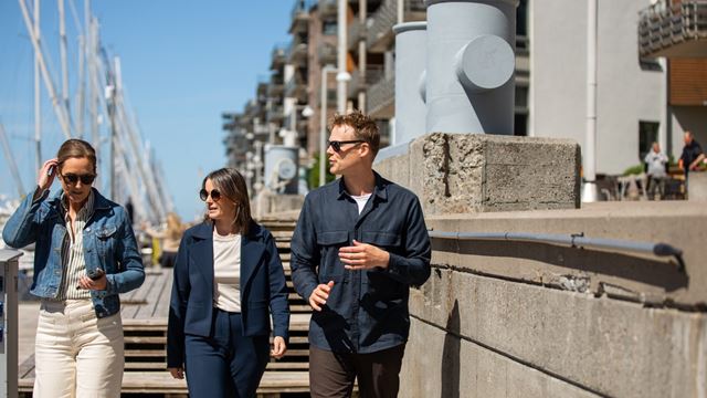 Dockan har kontor med havsnära läge