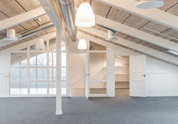 Charmig kontorsvåning på Berga