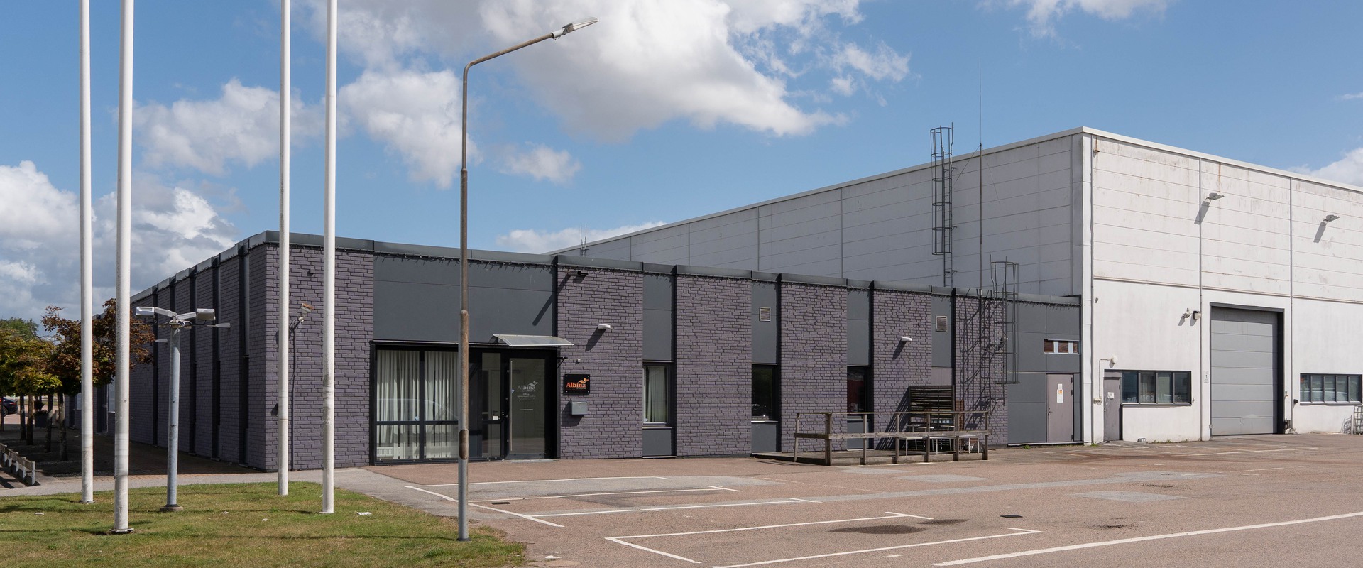 Lager med kontor på Berga