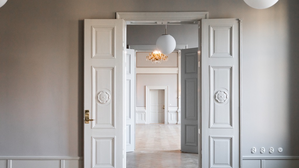 Illustration av fastigheten Börshuset i Malmö i skymningen. 