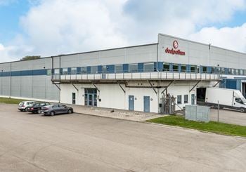 Stort lager med kontor på Väla Södra