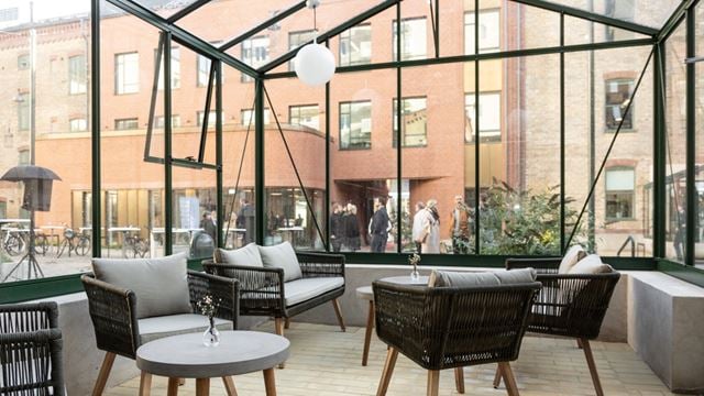 Växthus på innergården i Raffinaderiet