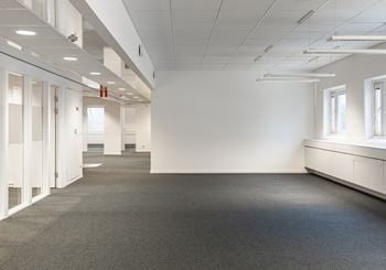 Upptäck denna fina lokal med fantastiskt ljusflöde