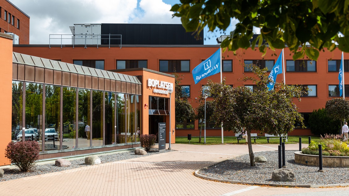 Inbjudande och ljust kontor på bästa läge i Fosie