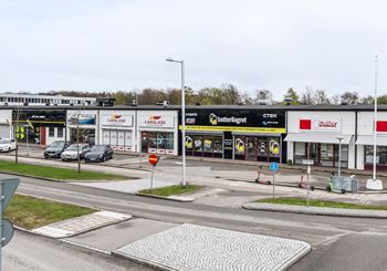 Mindre butik längs Garnisonsgatan