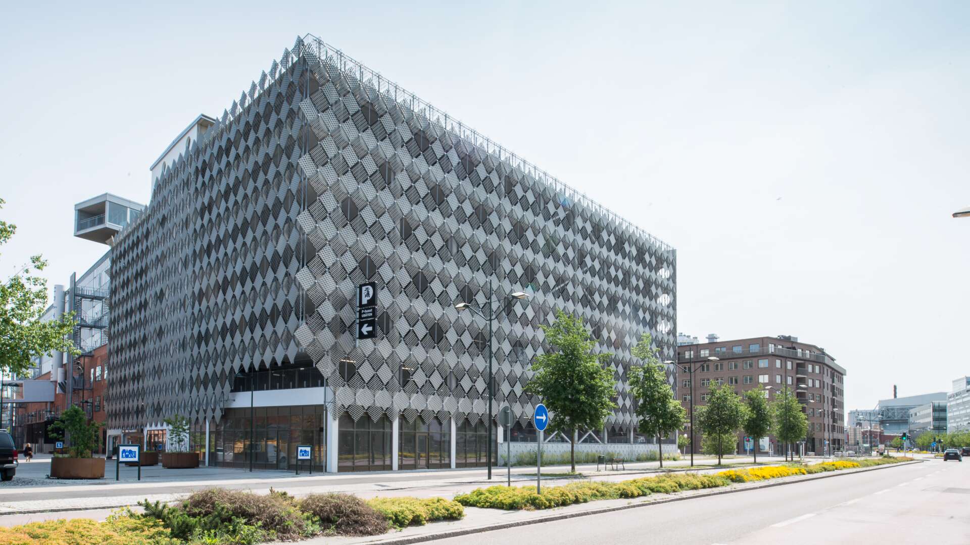 Hordaland 1, parkeringshus med butiker i bottenplan på Östra Varvsgatan 9B i Dockan Malmö