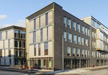 Sirius 3, fastighet med butikslokaler och kontor i Malmö centrum