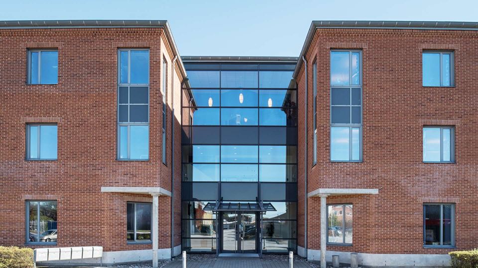 Töebacken 7, fastighet med lokaler för Kontor, butik, industri och lager på Åldermansgatan 13 nära Lund C.