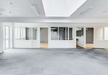 Kontor med rum och öppet landskap