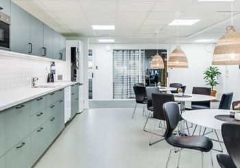 Kontorshotell på Berga med fri parkering