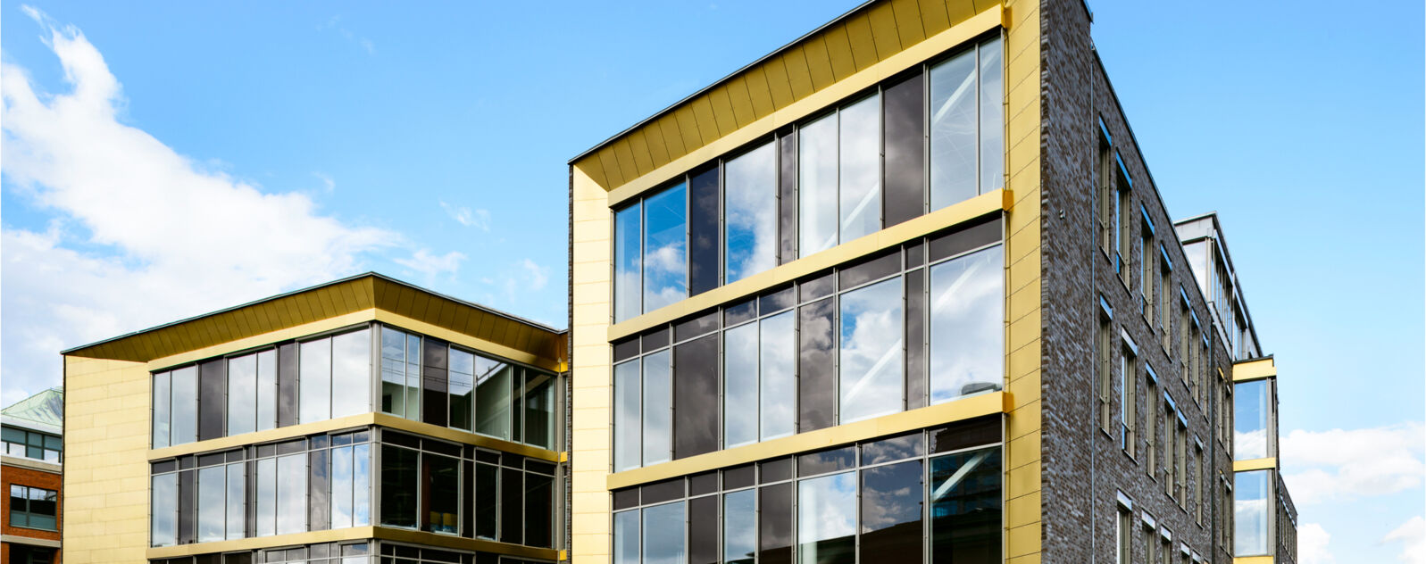 På Carlsgatan, alldeles intill Malmö centralstation och granne med Slagthuset, har Wihlborgs byggt kvarteret Sirius. 