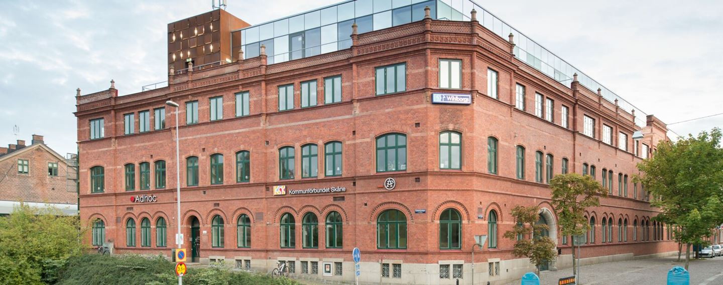 På taket till Armaturen 4 färdigställde Wihlborgs 2015 en tillbyggnad om 1 000 kvm till fantastiska kontorslokaler med utsikt över Lund.