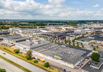 Kontorslokal med stort showroom/lager på Berga