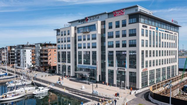 Fastigheten Torrdockan i Malmö med båtar i förgrunden