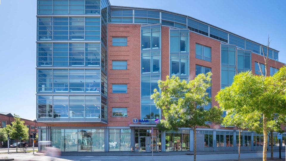 Skrovet 6, fastighet med kontor och kommersiella ytor belägen på Stora Varvsgatan 3 i Dockan i Malmö