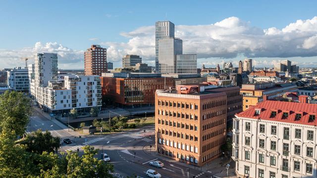Hörnet av fastigheten Neptun, med Malmö Live i bakgrunden.