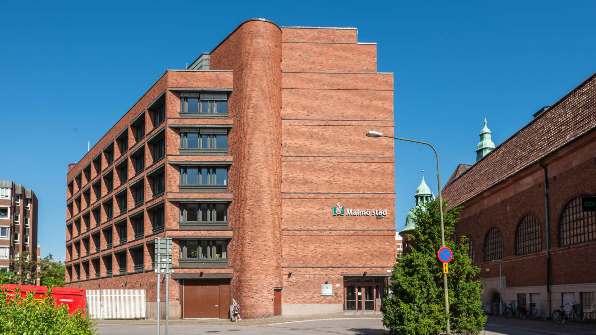 Uven ligger granne med Malmös gamla Saluhall.