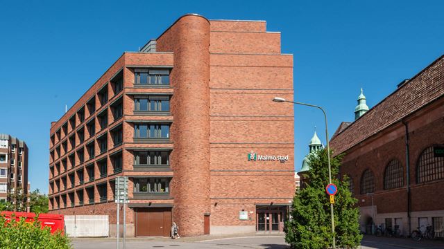 Uven ligger granne med Malmös gamla Saluhall.