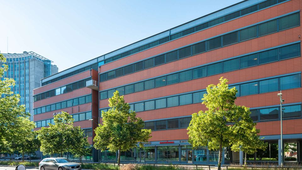 Skrovet 5, fastighet med kontor och kommersiella ytor belägen på Hallenborgs gata 1A i Dockan i Malmö 