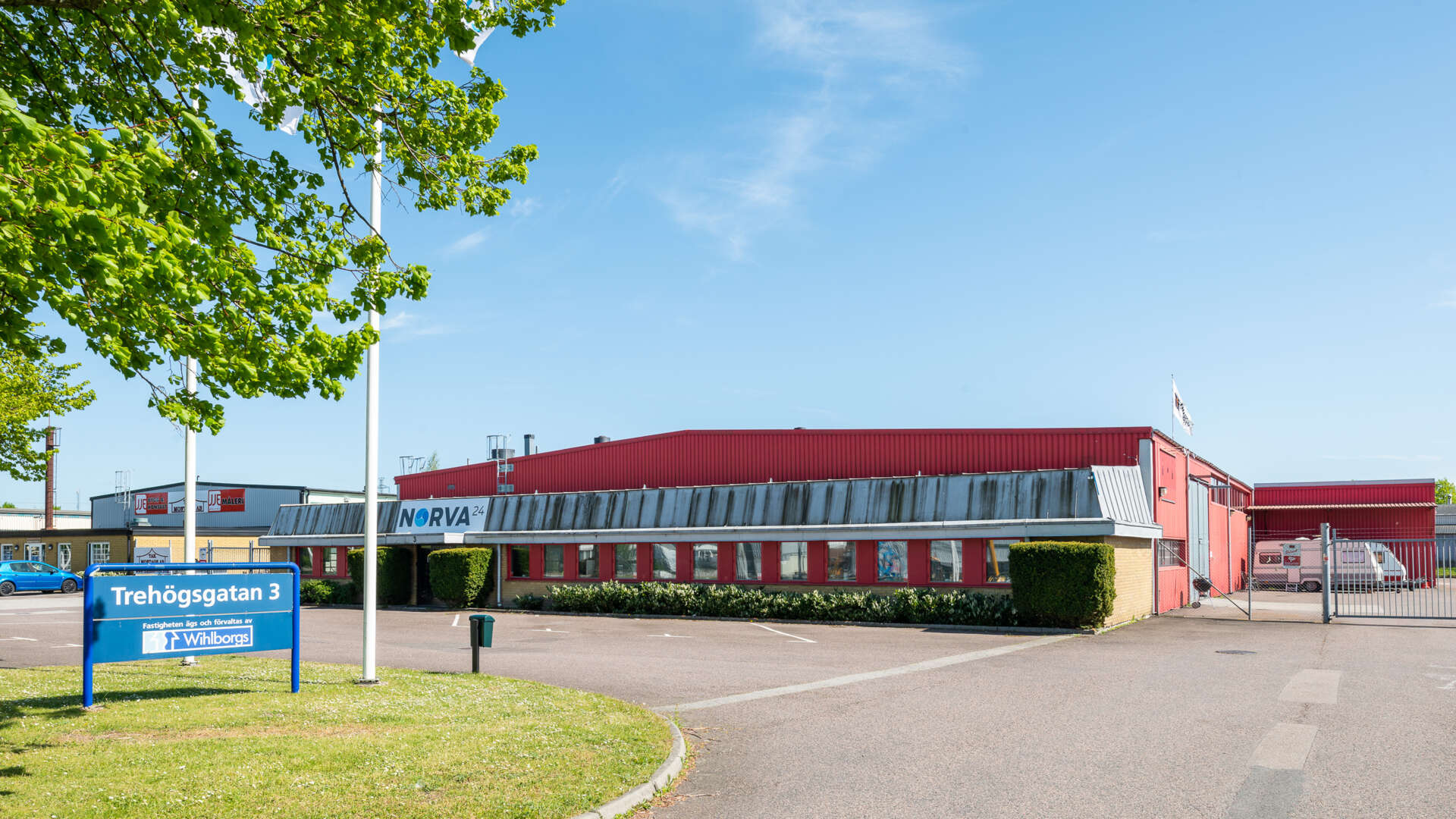 Fasad med entré på Bronsspannen 13 i Fosie.