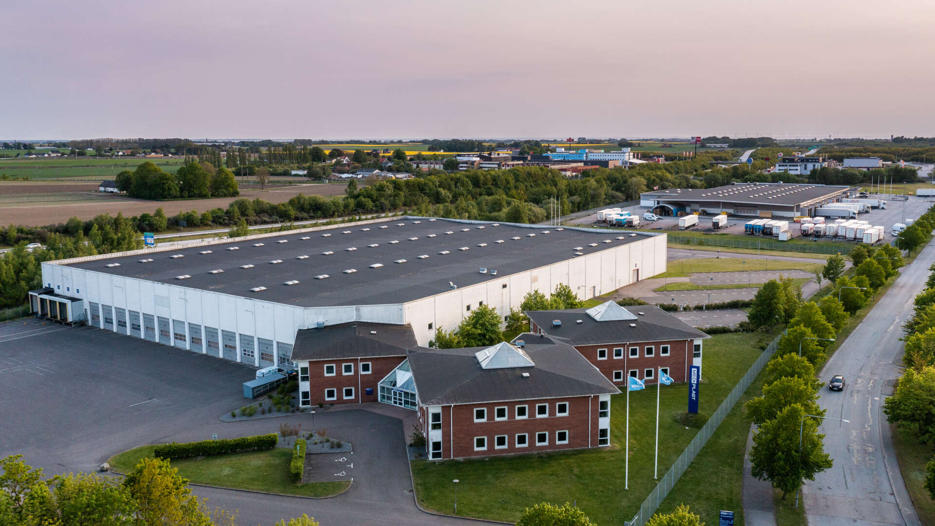 Flygbild av kontor och lager på Bronsåldern 2, fastighet på Bronsåldersgatan 2 i Fosie Malmö.