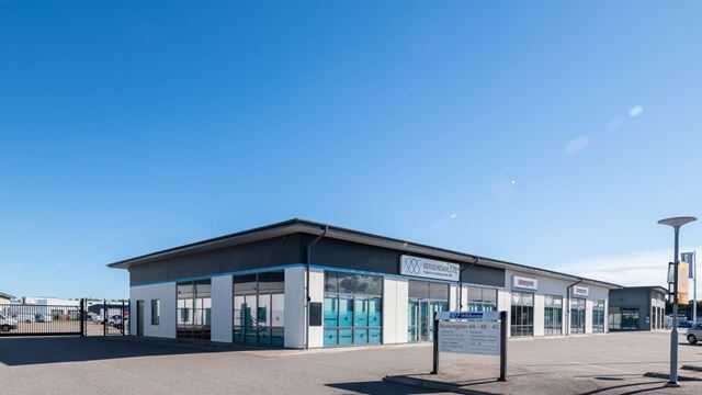 Lastportar i en butikslokal med stora glaspartier, Musköten 9 i Helsingborg.