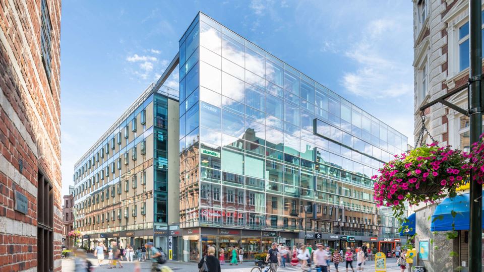 Sankt Jörgen 21, fastighet med butikslokaler och kontor på Baltzar city i centrala Malmö