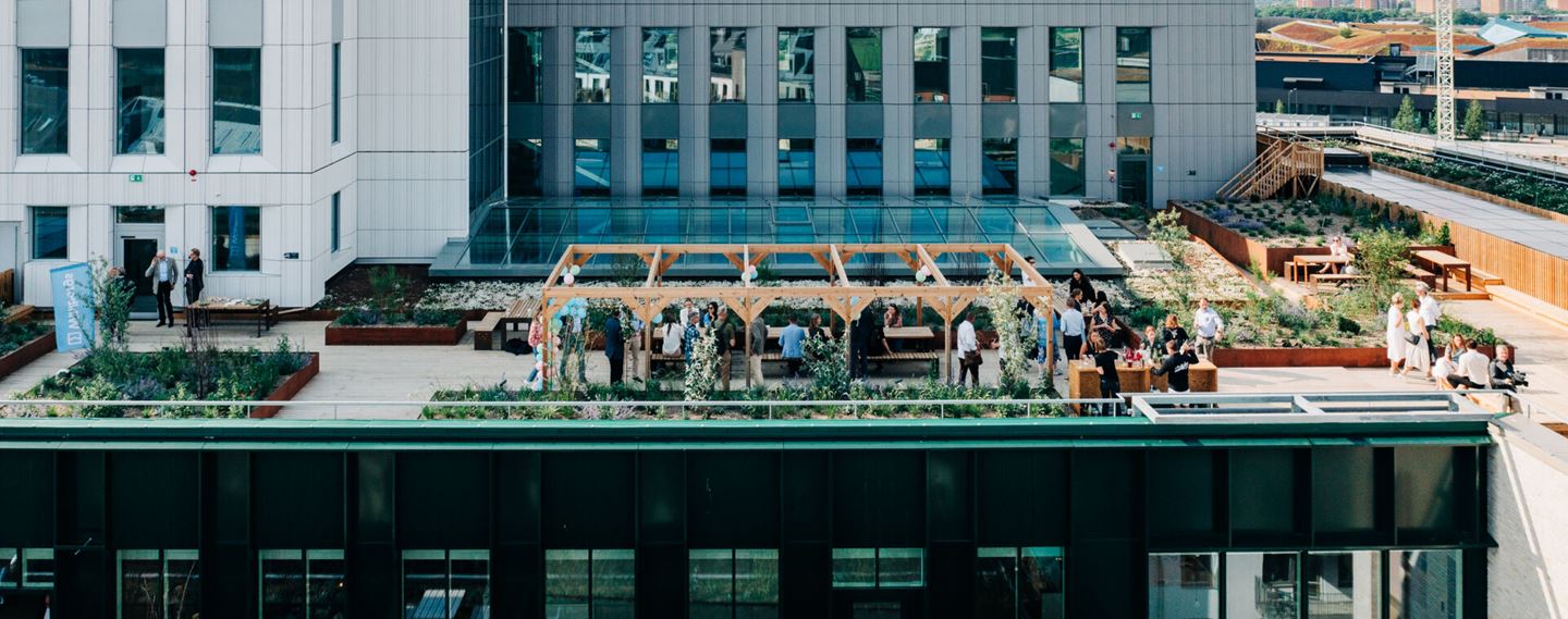 Visionsbild från ett möjligt kontor med sittplatser och ett kök, Kvartetten i Malmö.